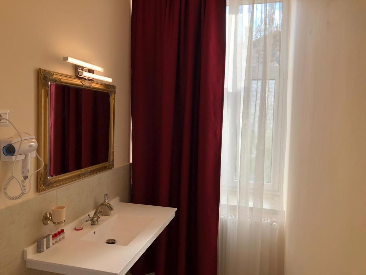 Ana Boutique Bed & Breakfast อัลบายูเลีย ภายนอก รูปภาพ