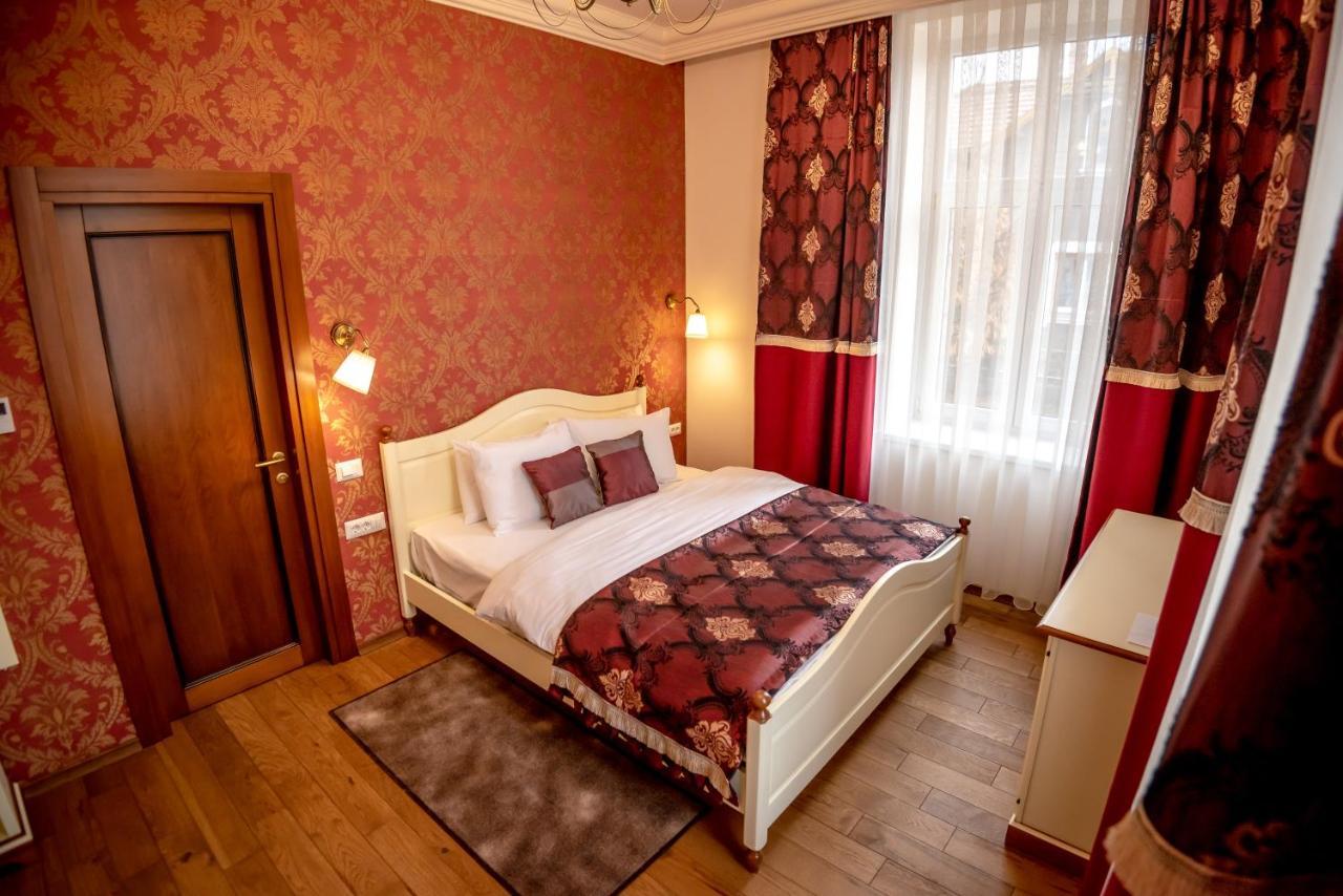 Ana Boutique Bed & Breakfast อัลบายูเลีย ภายนอก รูปภาพ
