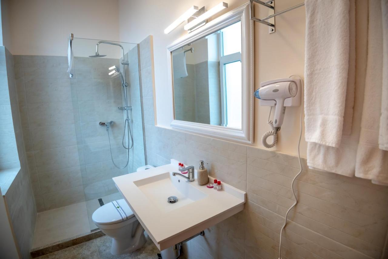 Ana Boutique Bed & Breakfast อัลบายูเลีย ภายนอก รูปภาพ