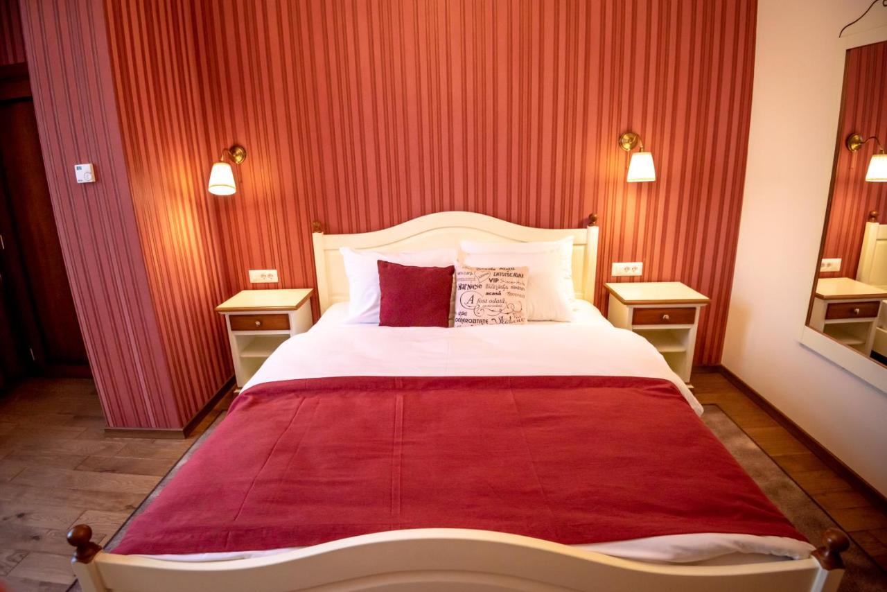 Ana Boutique Bed & Breakfast อัลบายูเลีย ภายนอก รูปภาพ