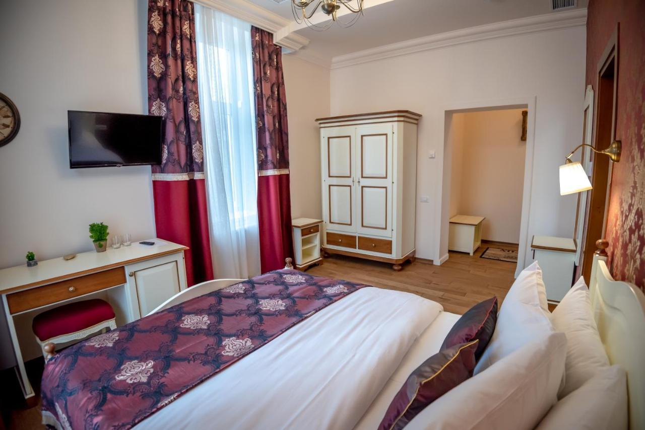 Ana Boutique Bed & Breakfast อัลบายูเลีย ภายนอก รูปภาพ