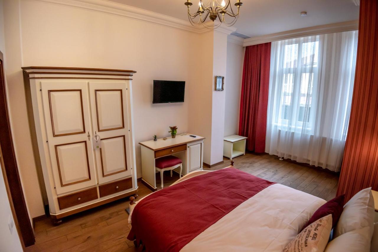 Ana Boutique Bed & Breakfast อัลบายูเลีย ภายนอก รูปภาพ