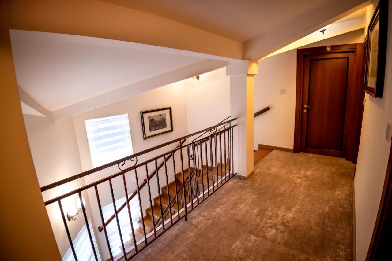 Ana Boutique Bed & Breakfast อัลบายูเลีย ภายนอก รูปภาพ
