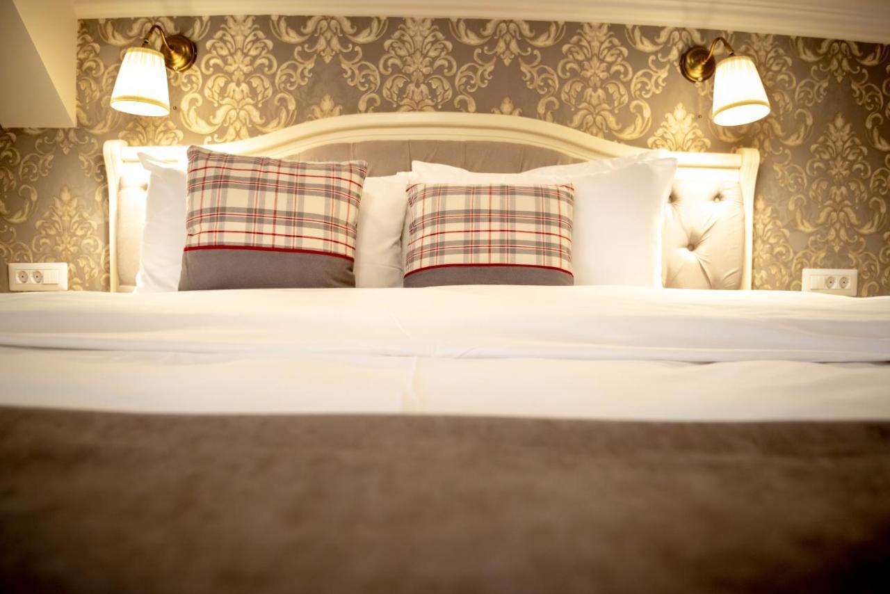 Ana Boutique Bed & Breakfast อัลบายูเลีย ภายนอก รูปภาพ