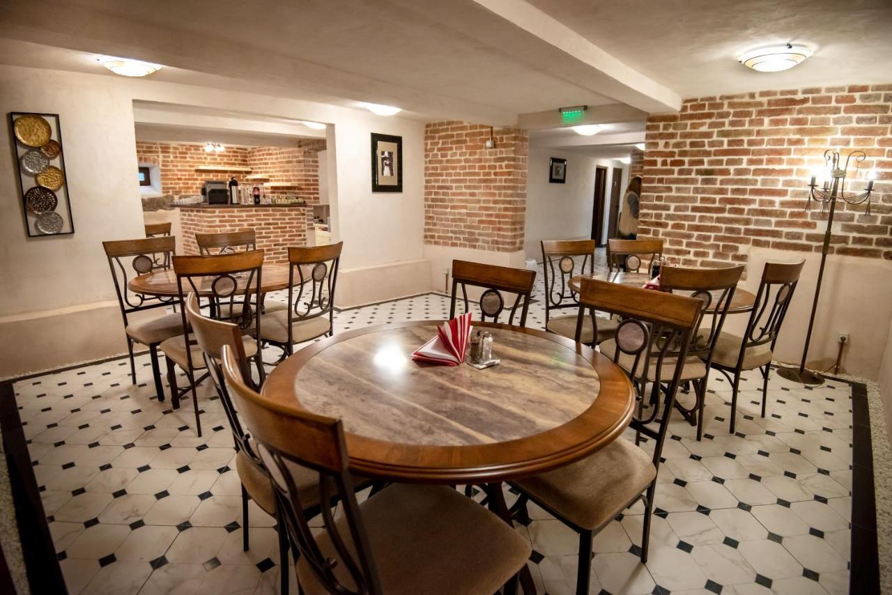 Ana Boutique Bed & Breakfast อัลบายูเลีย ภายนอก รูปภาพ