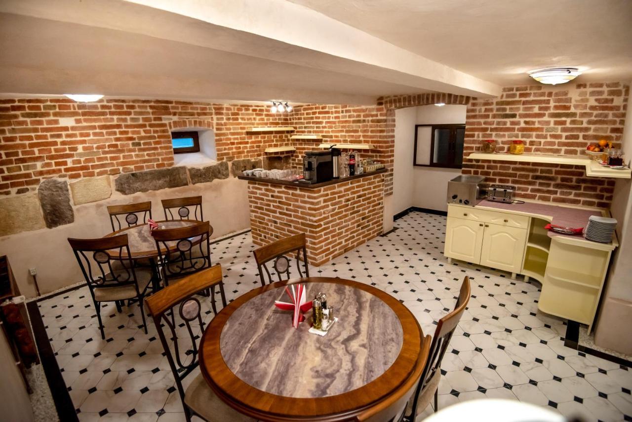 Ana Boutique Bed & Breakfast อัลบายูเลีย ภายนอก รูปภาพ