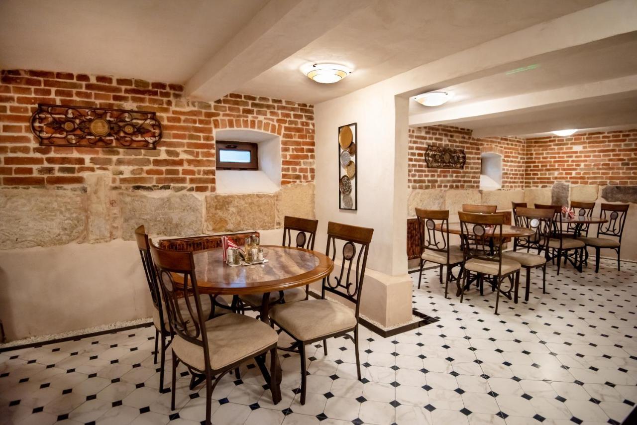 Ana Boutique Bed & Breakfast อัลบายูเลีย ภายนอก รูปภาพ